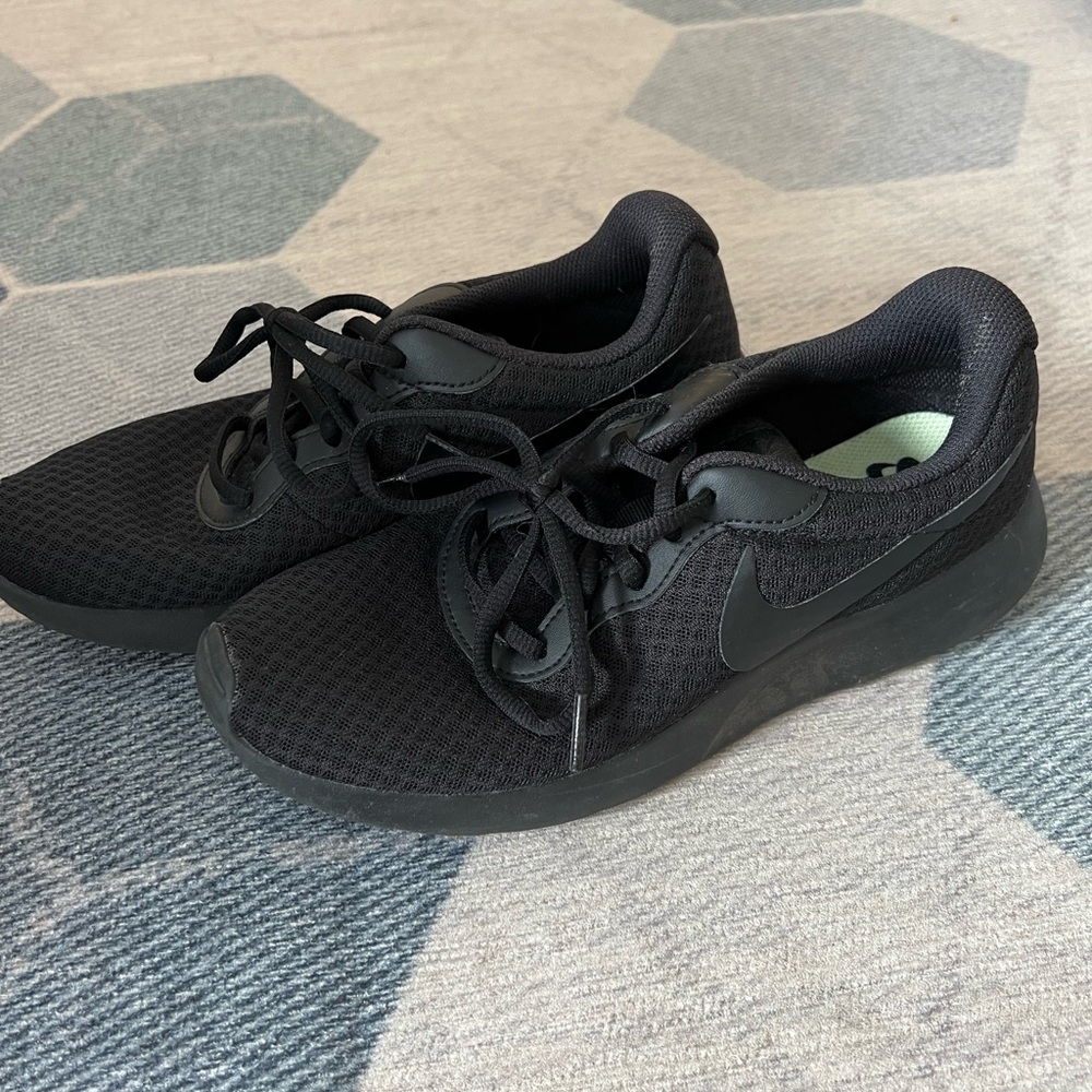 WOMENS TANJUN SNEAKER